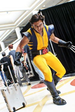 unaf:  thefandomzone:  WOLVERINE cosplay  get in my bed  