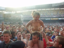 exposed-in-public:  At a concert on Flashing Friday from http://exposed-in-public.tumblr.com/ publicnuditygirls: