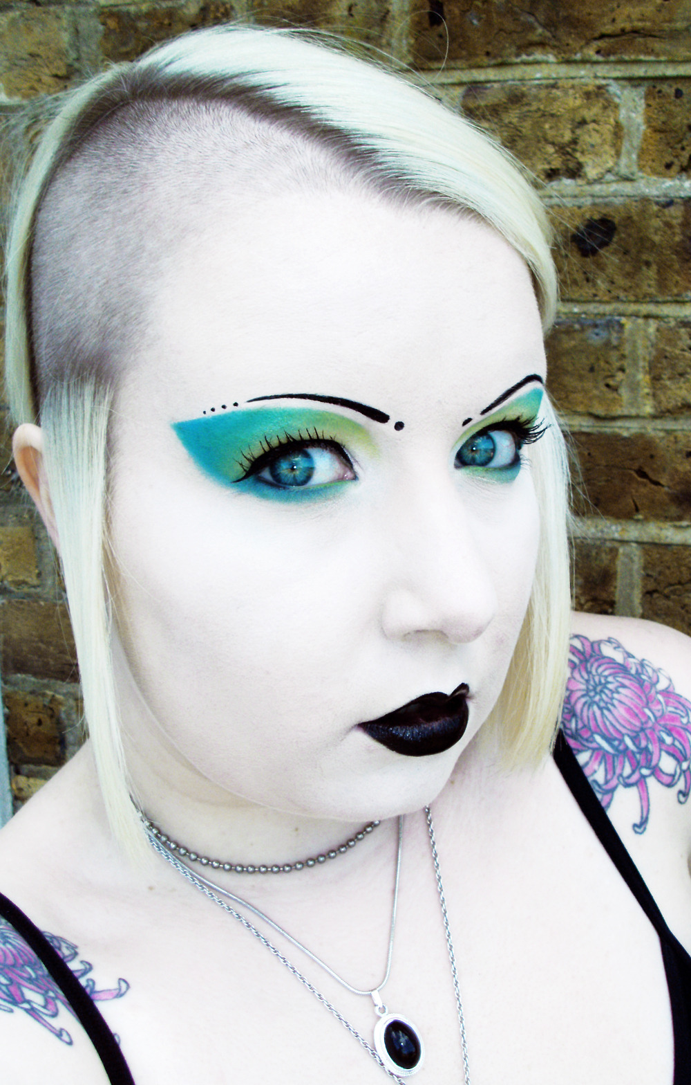 lil-miss-macabre:  hey there… have a picture of my face!!