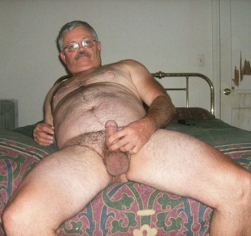 http://senioretgay2.tumblr.com/post/25029077740
