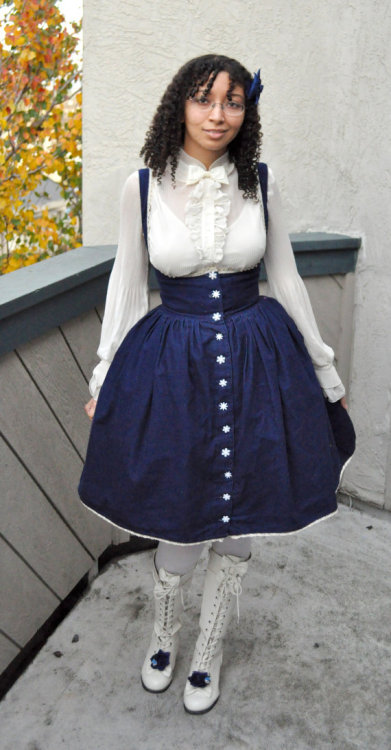 supercutelolita:Snowflake underbust jumper skirt by ivyfrozen 