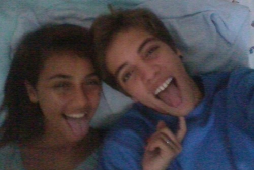 03-03-11pm:  sou tão apaixonado por essa nossa foto , ela é tão simples , pura e bastante idiota bem do nosso jeito , que é único . sou tão louco por você , por nós dois , pelo nosso amor e que ele continue sendo pra sempre , eu te amo meu mundo