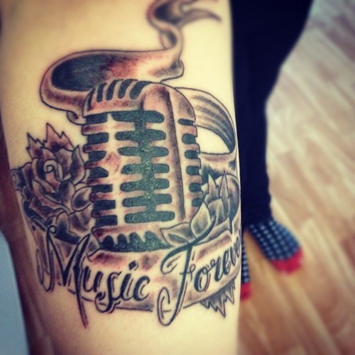 fuckyeahtattoos:This is my second tattooI love it so much because it really describes me.It took an 