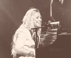 worldxalone-blog:  Demi vs the Bug 