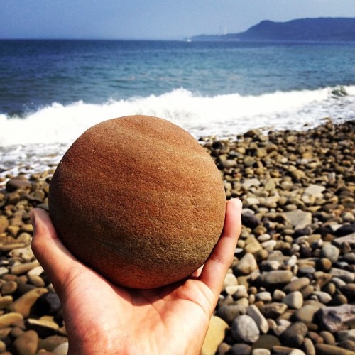 ikeshimascenery: 木星っぽい石 (池島北海岸にて。Instagramで撮影)