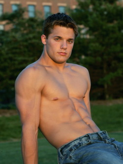 amanthing:  Visit amanthing Hunk Edition BlogWith 9 Different Categories of HOT MEN to Choose From