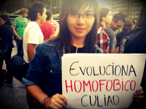 vivalacaca:  panchoxgrande:  no soy homofobico, eso lo pueden  validar mis  amigos  gaes.. pero porque  ser homofobico es ser involucionado … si quieres respeto, respeten al que no los tolera, es un juego de palabras… ser homofobico no es  evolución es