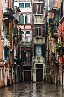 bluepueblo:  Rainy Day, Venice, Italy photo