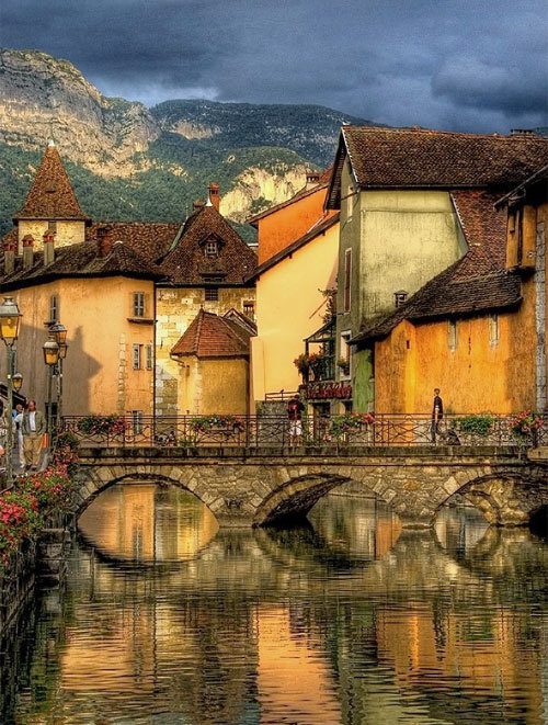 bluepueblo:  Canal Bridge, Annecy, France photo via besttravelphotos 