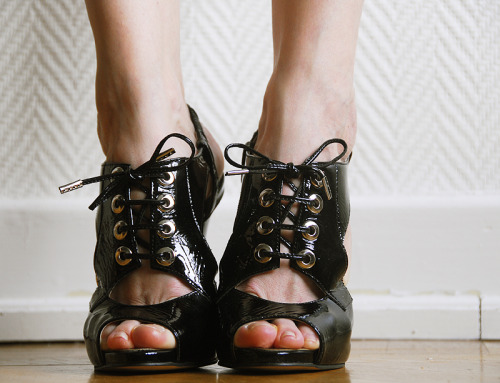 4inchesandabove:Moda in Pelle lace-up sandals, black patent leather, 4,5 inch stiletto heel.