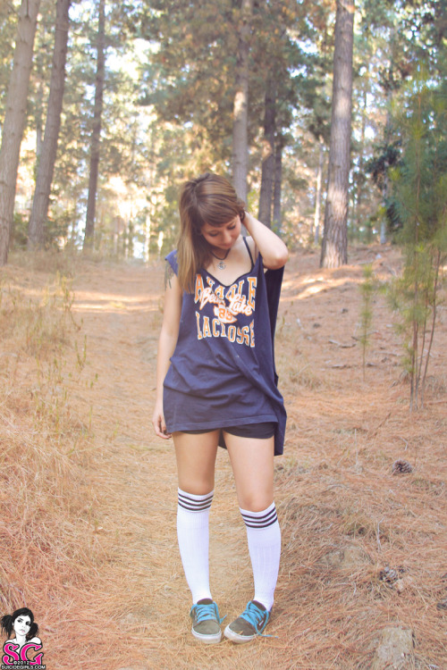 thedarksideofgruff:  Polaw - Deten el tiempo  Click Here For More Suicide girls  