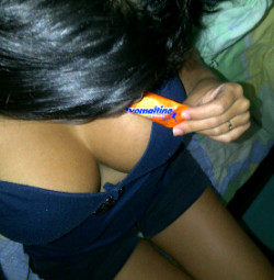 sololatinas:  eating chocolate mmm