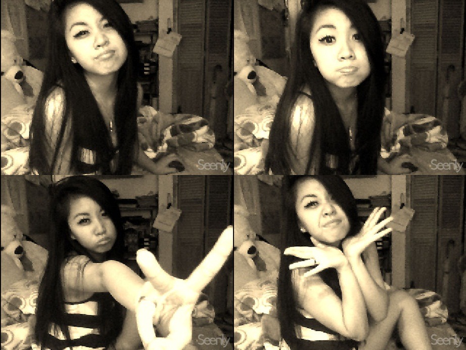 blahhjohncenn:  joycakes:  No one is as weird as me. :)  She’s so pretty :D 
