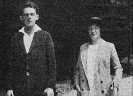 casadelpoetatragicogplus:  When Schiele was 21 he met Valerie, a girl four years