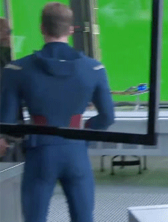 comewhatmayklaine:savethedaisies:wugs:markismysheppard:I’m not sorry#HIS SHOULDER TO WAIST RATIO#act