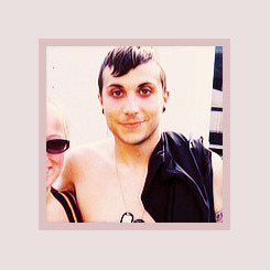 finest-of-bands:  ~shirtless band blog 