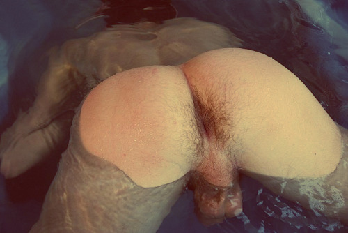 scruffymaleinbriefs: nakedoutdoors: dive right in..
