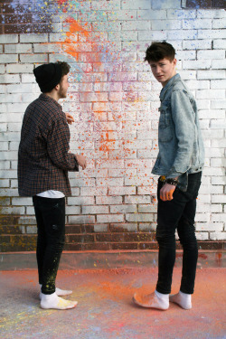 h4tt-ie:  aw my babies dan and chris on my dash ily x