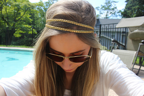 varsitypink:  New headband from forever 21. I’m obsessed with it! I’m also super happy how this picture came out, I didn’t edit it at all :) 
