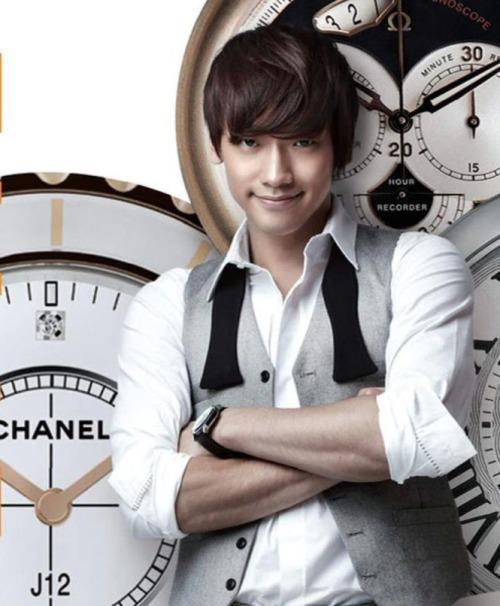 Rain is not only a singer, he is also a model who is very elegant and handsome in his clothes.