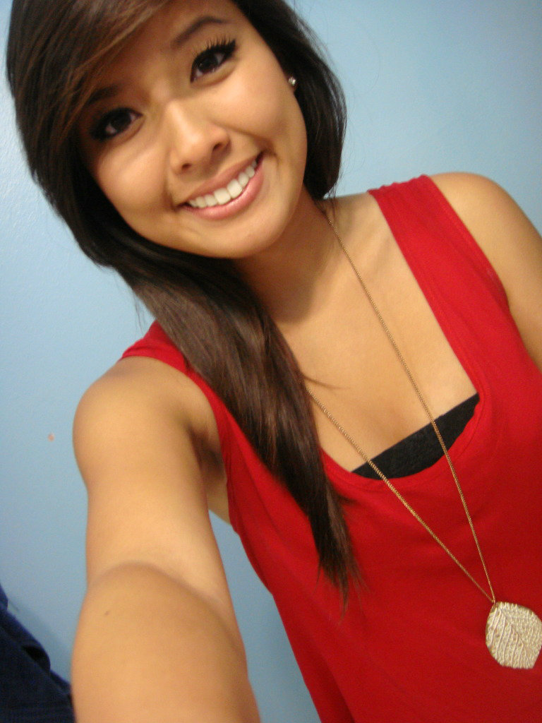 princessnancy-kinzz:  Hiiii. Someone entertain me. ( :