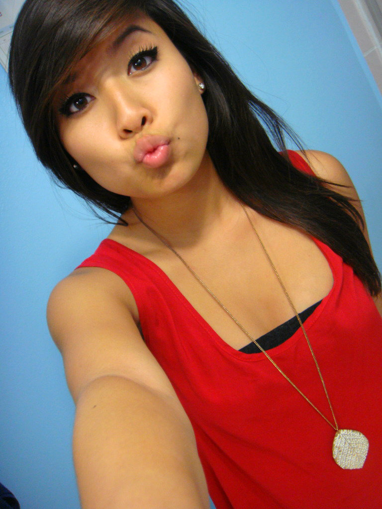 princessnancy-kinzz:  Hiiii. Someone entertain me. ( :