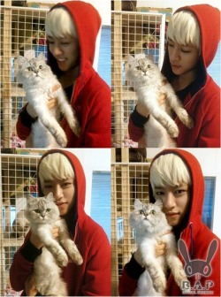 bangzeloyoseobnmore:  Who’s cuter? Daehyun….. or the cat? 