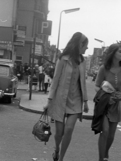  Girls on the Kings Road, photographed by