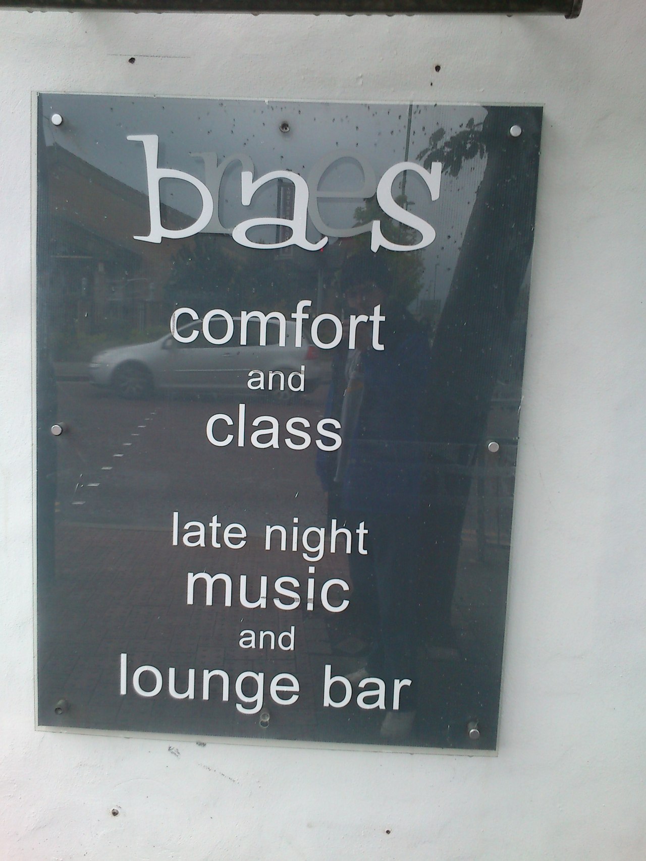 ruxen:  I pass this place everyday for my first bus to work and I can’t help but