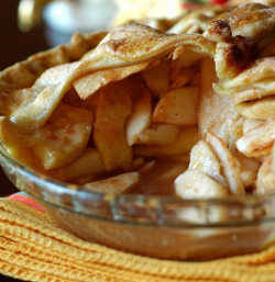 seasonalwonderment:  Sky High Apple Pie 