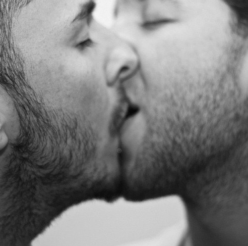jabbati  Kiss me, man
