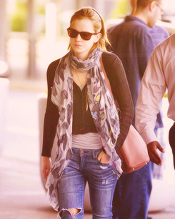 lovefromwatson-blog:  Emma Watson at JFK airport. [06/15]