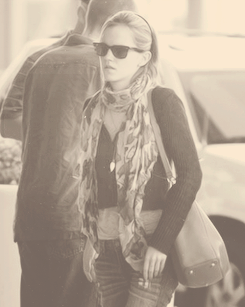 lovefromwatson-blog:  Emma Watson at JFK airport. [06/15]