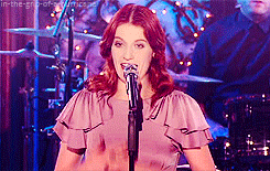 in-the-grip-of-a-hurricane:  Florence Welch being adorable - MTV Unplugged Edition