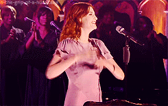 in-the-grip-of-a-hurricane:  Florence Welch being adorable - MTV Unplugged Edition