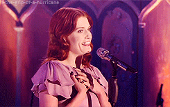in-the-grip-of-a-hurricane:  Florence Welch being adorable - MTV Unplugged Edition