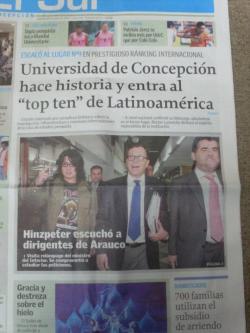 xrq:  arsenicko:  knti:  ¡URGENTE! ¡NECESITO APOYO Y DIFUSIÓN!En la siguiente foto de la portada del diario El Sur, el joven que aparece al lado de Hinzpeter soy yo (Roberto). Yo pertenezco a un grupo de reporteros autonomos llamado Prensa Ciudadana,