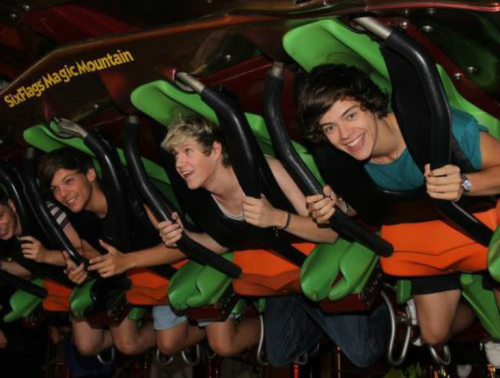 shotme-outofthestyles:  At Six Flags today!