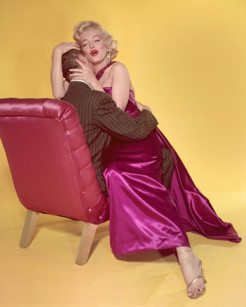 marilynettelounge-blog: #Marilynettes ~ Ya think this frisky fella is trying to give Marilyn Monroe 