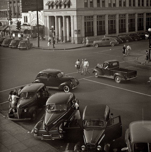 Saturday afternoon in Florence, Alabama, 1942. By Arthur Rothstein