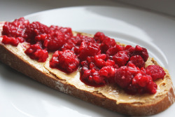 onlyhealthyfood:  Bread with peanut butter