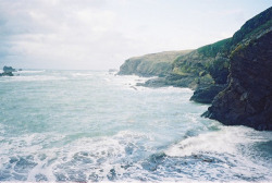 fkinclaimedurls:  Lizard Cornwall by b4be on Flickr. 