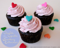 gastrogirl:  chocolate cupcakes with fresh