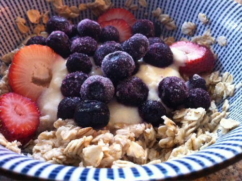 Porn photo mariasmiles65:  Breakfast! Oatmeal with yogurt,