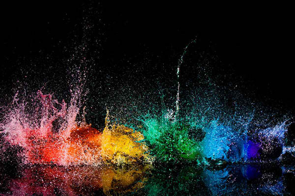 expose-the-light:  Strobe lights + camera + exploding water balloons = amazing Photographs