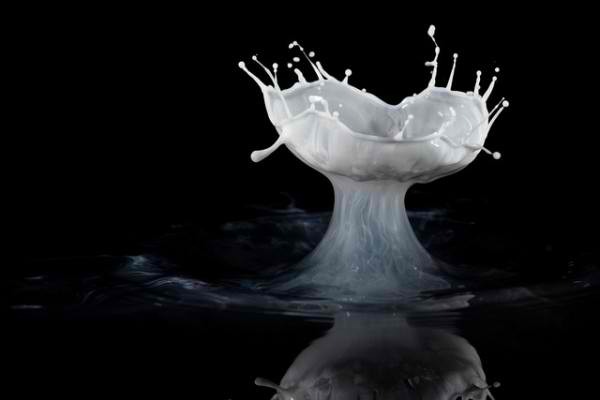 expose-the-light:  Strobe lights + camera + exploding water balloons = amazing Photographs