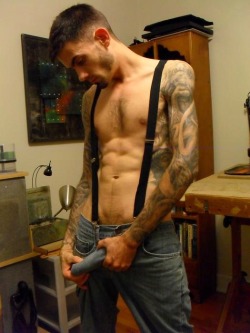 brotherbro: http://brotherbro.tumblr.com/  Veiled bulge.