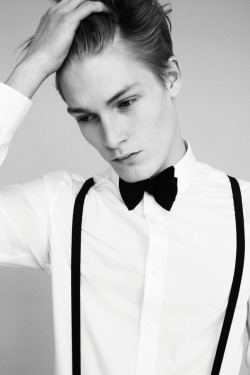 strangeforeignbeauty:  Harry Goodwins [ b&w