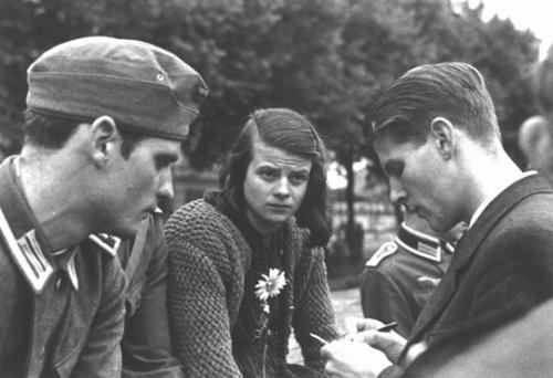 fyeah-history: Members of the White Rose, Munich 1942. From left: Hans Scholl, his sister Sophie Sch