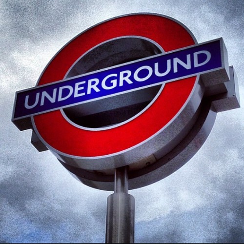 Lollypop • #roundel #kingscrossrailwaystation #kingscross #railwaystation #publicspace #London #england #greatbritain #unitedkingdom #red #blue #white #londonunderground #tfl #undergroundstation #tubestation #thetube #tube #sign #street #london2012...